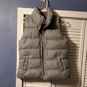 Old Navy Women's Heather Gray Puffer Vest